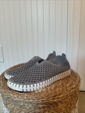 Ilse Jacobsen Gray Slip-On Women’s Casual Sneakers
